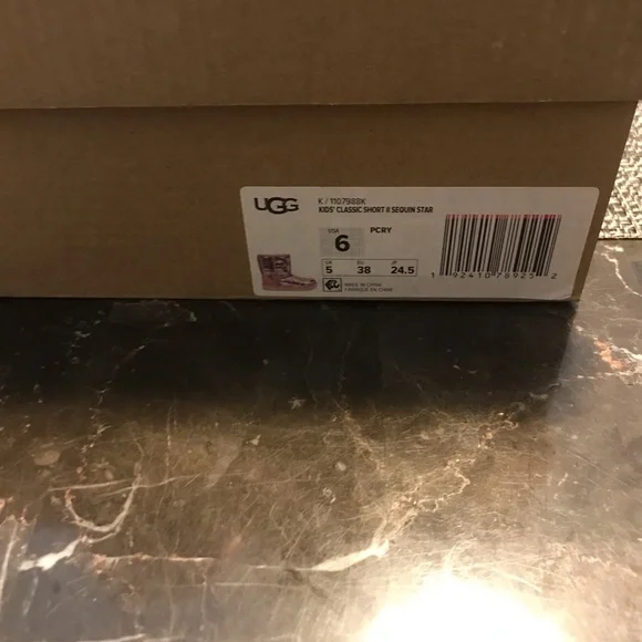 Like new UGG boots / worn once / warm /soft/ ❤️❤️ - Picture 3 of 7